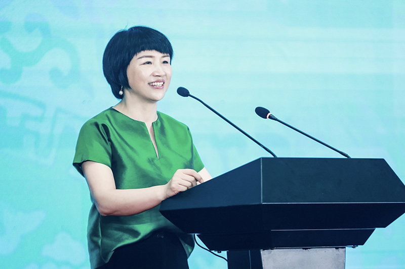 5卢总主持2.jpg 5卢总主持2.jpg